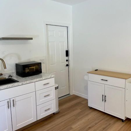 Ranchette Apartment- Beach Access Small Lake View Buchanan Dam Bagian luar foto