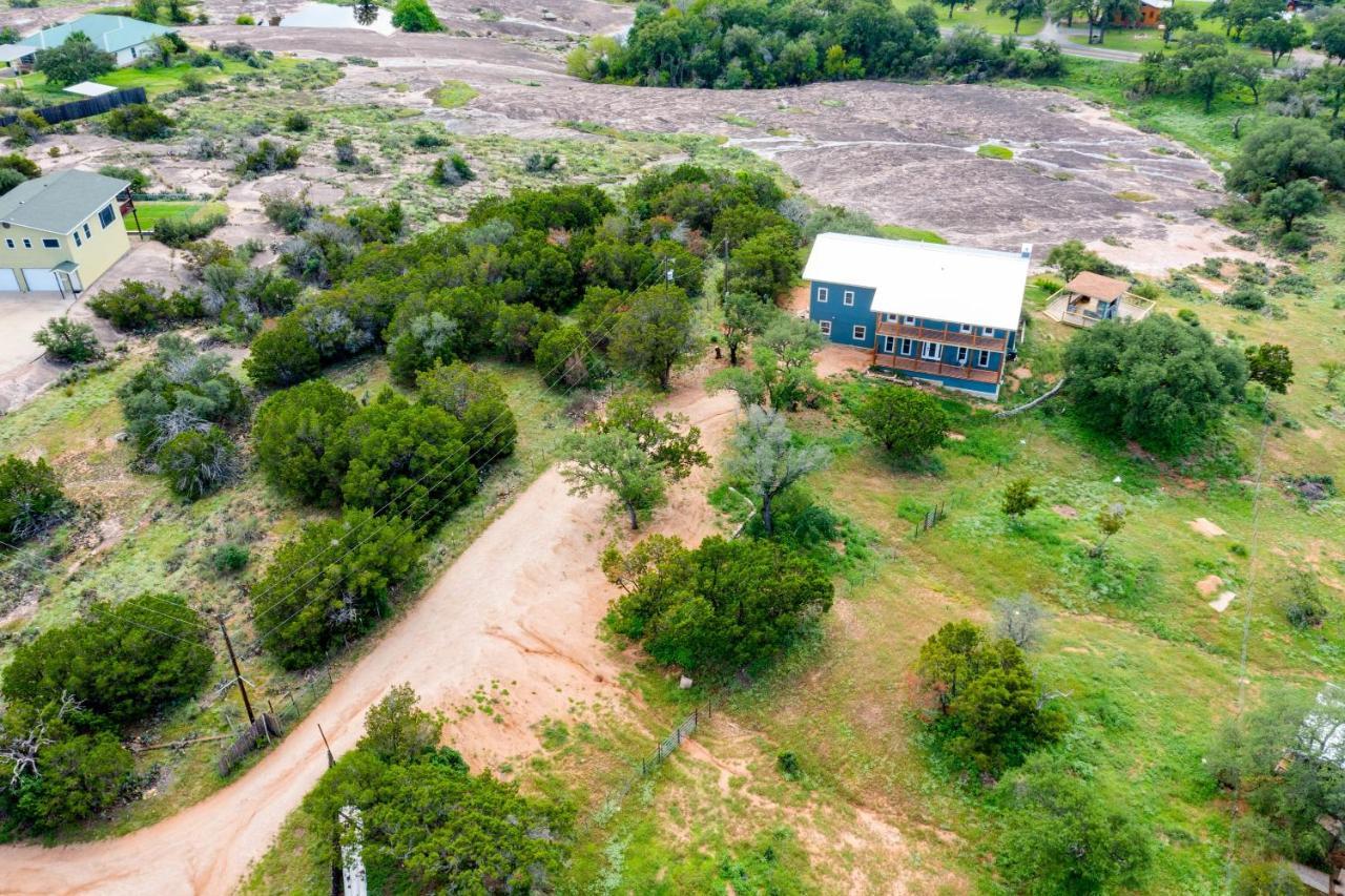 Ranchette Apartment- Beach Access Small Lake View Buchanan Dam Bagian luar foto