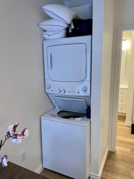 Ranchette Apartment- Beach Access Small Lake View Buchanan Dam Bagian luar foto