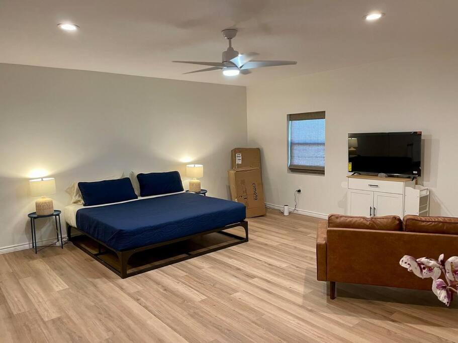 Ranchette Apartment- Beach Access Small Lake View Buchanan Dam Bagian luar foto